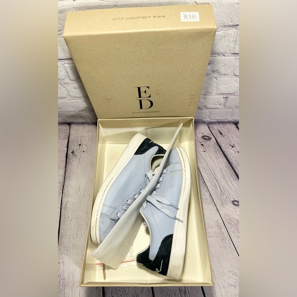 Ellen Degeneres ED Chapa Love Shoes Blue Leather Lace Up Sneakers Women
Size 6.5 - Picture 16 of 16
